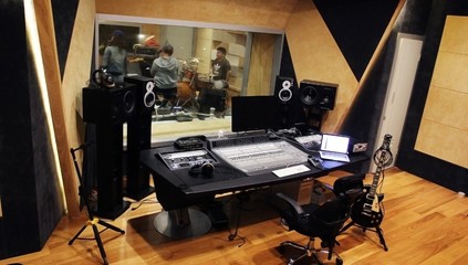 想免費(fèi)體驗(yàn)Rupert Neve的頂級音頻設(shè)備嗎?快來魔石錄音棚參加活動(dòng)吧!